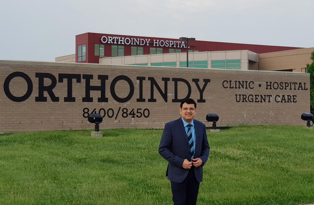 Prof David Fischer (Designer Surgeon Attune) Director of Centre of Advanced Orthopedic and Joint Replacement OrthoIndy, Indianapolis USA handing over the Certificate of Completion of A Fellowship Program. In Advanced Primary and Complex Hip and Knee Revision Arthroplasty Course held in OrthoIndy Hospital Indianapolis USA in the Month of May 2018
